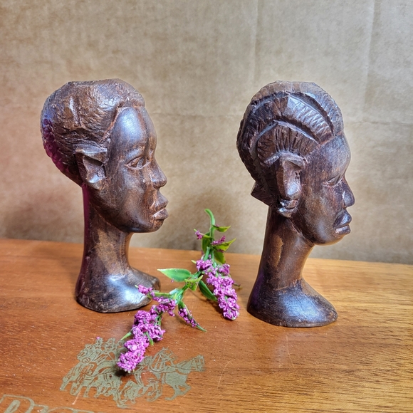 Vintage Pair of Hand Carved Wooden African Man and Woman Head Busts - Picture 4 of 17